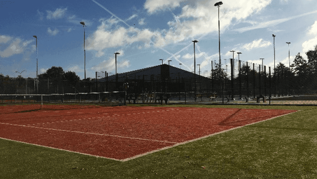 REALISATIE 2 PADELBANEN 1 TENNISBAAN IN OPDRACHT VAN TC DAALMEER ALKMAAR